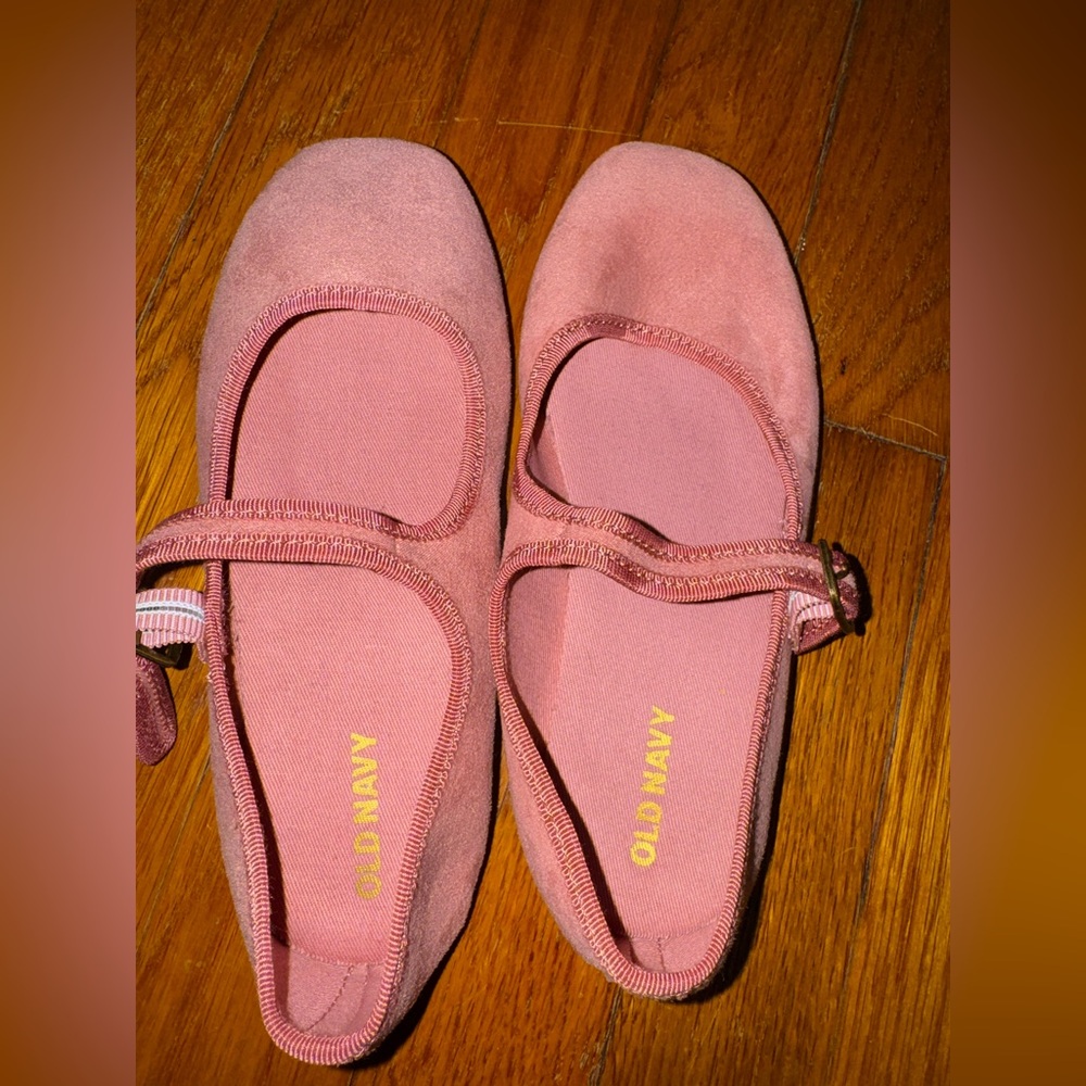 Never worn girls’ pink dress flats - Picture 2 of 5